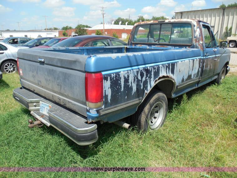 image for item I3478 1990 Ford F150 XLT Lariat pickup truck