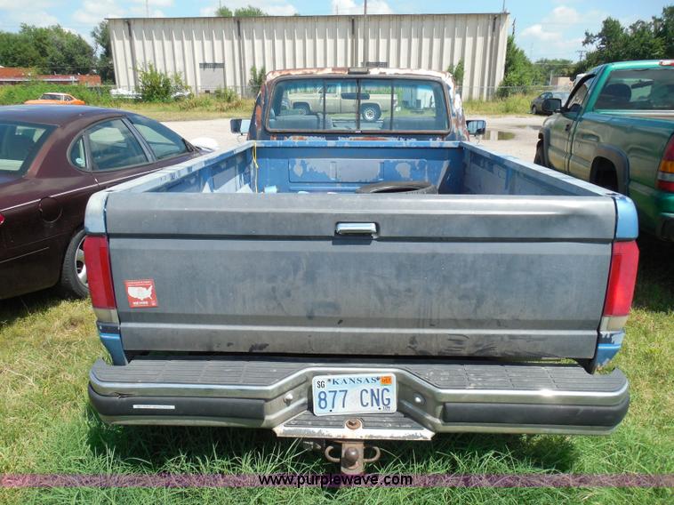 image for item I3478 1990 Ford F150 XLT Lariat pickup truck