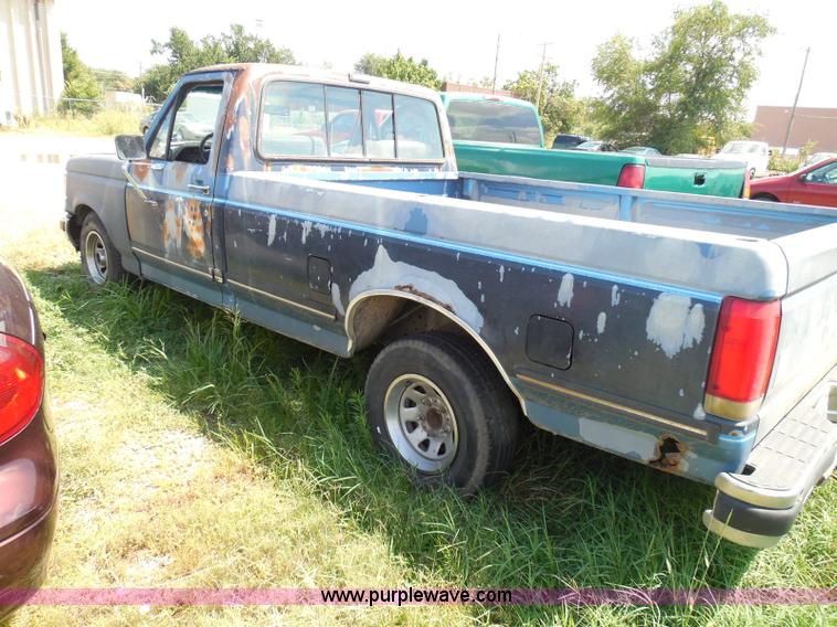 image for item I3478 1990 Ford F150 XLT Lariat pickup truck