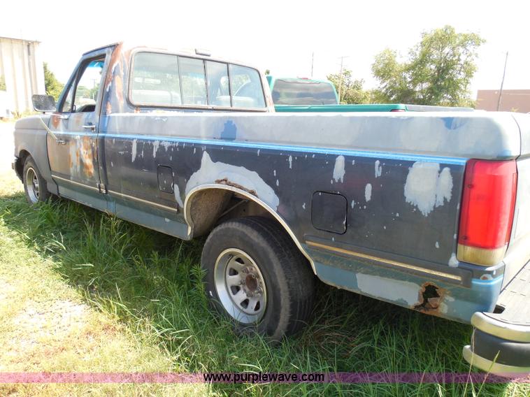 image for item I3478 1990 Ford F150 XLT Lariat pickup truck