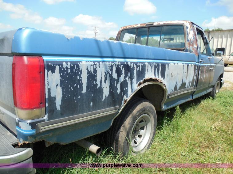 image for item I3478 1990 Ford F150 XLT Lariat pickup truck