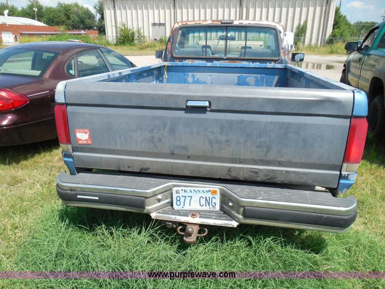 image for item I3478 1990 Ford F150 XLT Lariat pickup truck