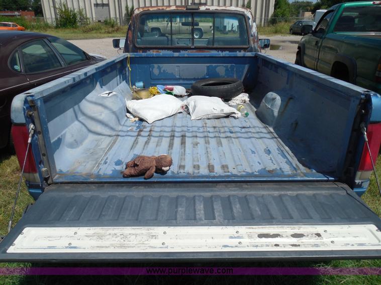 image for item I3478 1990 Ford F150 XLT Lariat pickup truck