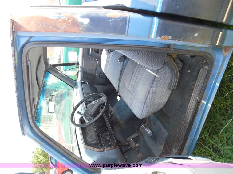 image for item I3478 1990 Ford F150 XLT Lariat pickup truck