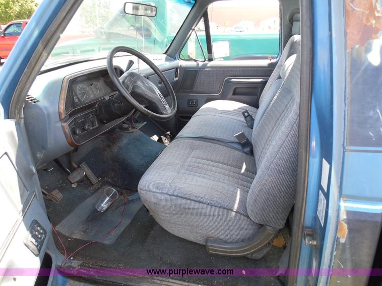 image for item I3478 1990 Ford F150 XLT Lariat pickup truck