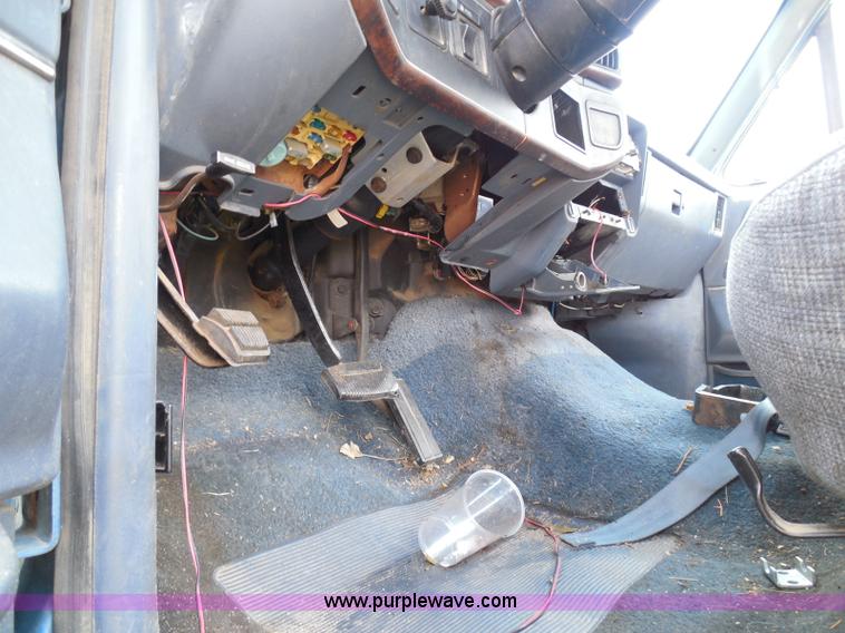 image for item I3478 1990 Ford F150 XLT Lariat pickup truck