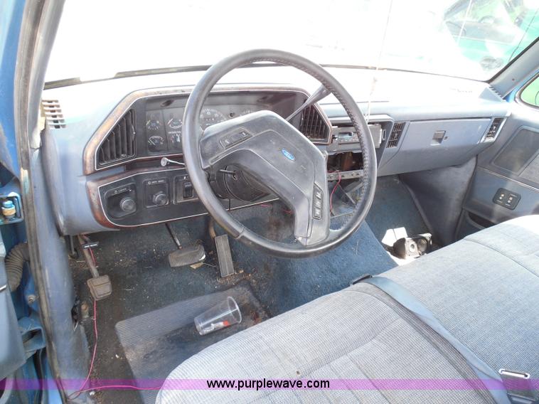 image for item I3478 1990 Ford F150 XLT Lariat pickup truck