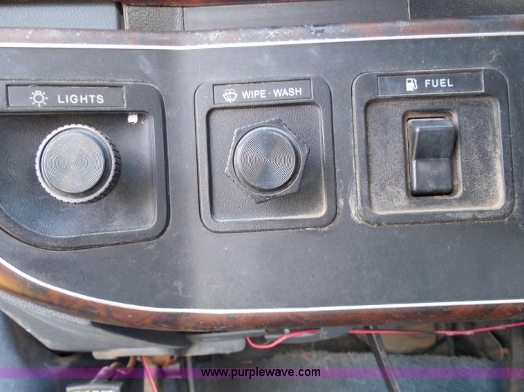 image for item I3478 1990 Ford F150 XLT Lariat pickup truck