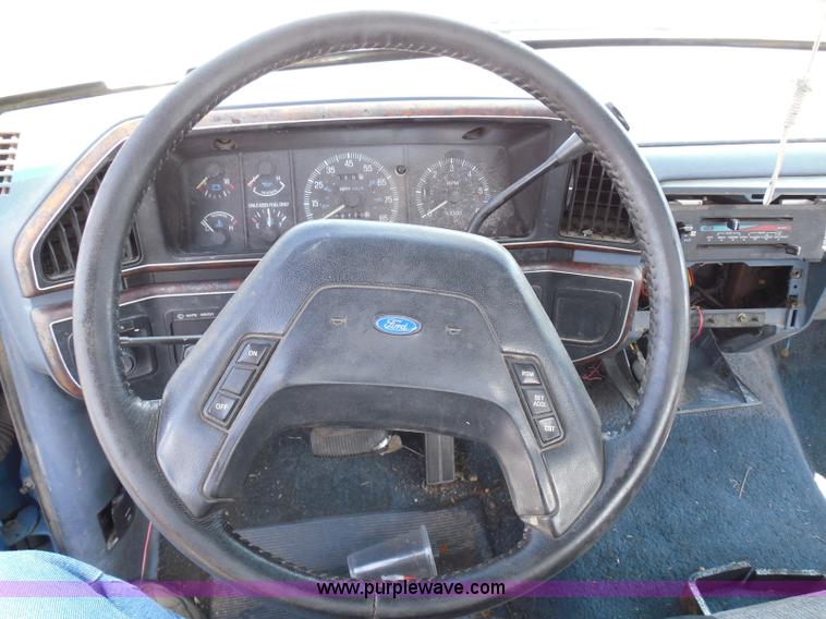 image for item I3478 1990 Ford F150 XLT Lariat pickup truck