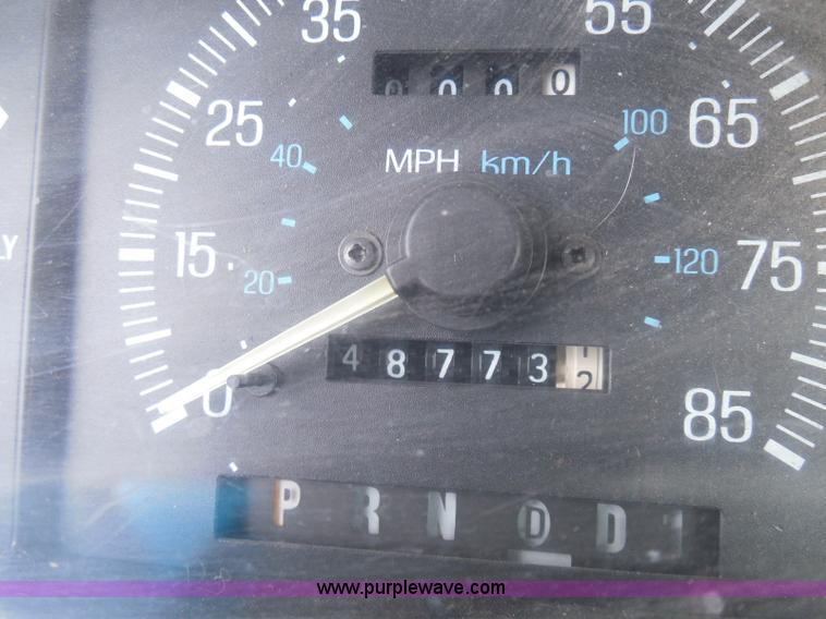 image for item I3478 1990 Ford F150 XLT Lariat pickup truck