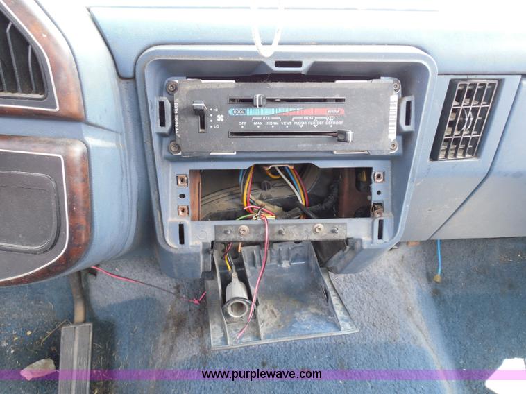 image for item I3478 1990 Ford F150 XLT Lariat pickup truck