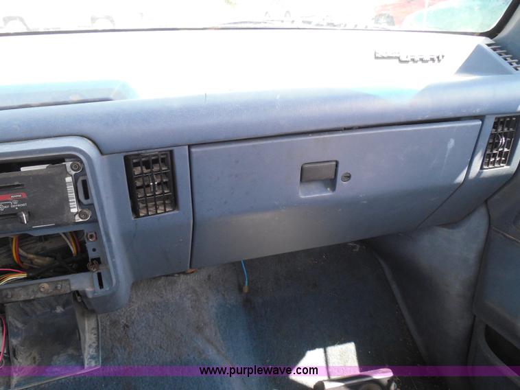 image for item I3478 1990 Ford F150 XLT Lariat pickup truck