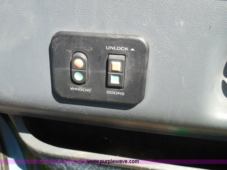 image for item I3478 1990 Ford F150 XLT Lariat pickup truck