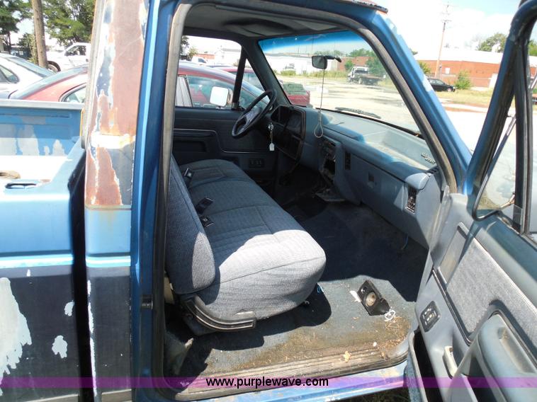 image for item I3478 1990 Ford F150 XLT Lariat pickup truck