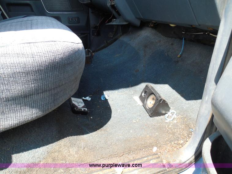 image for item I3478 1990 Ford F150 XLT Lariat pickup truck