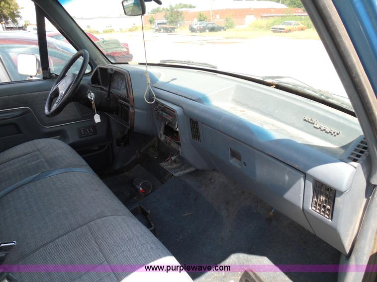 image for item I3478 1990 Ford F150 XLT Lariat pickup truck