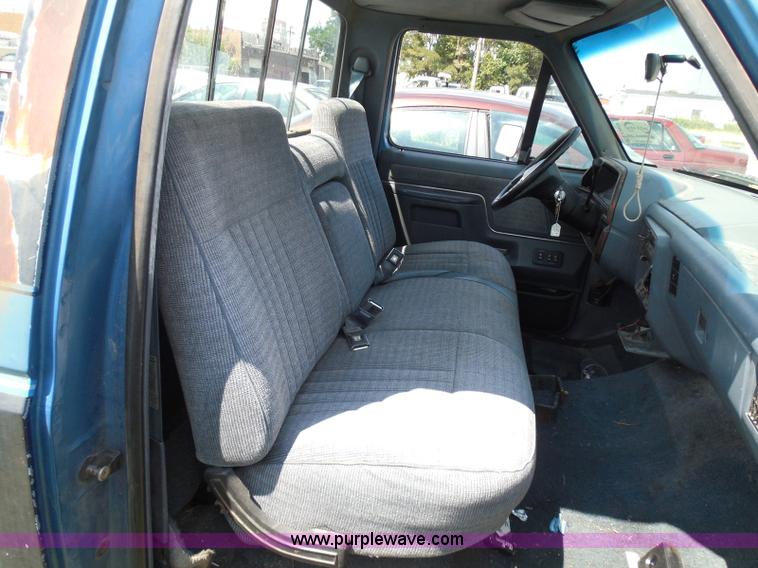 image for item I3478 1990 Ford F150 XLT Lariat pickup truck