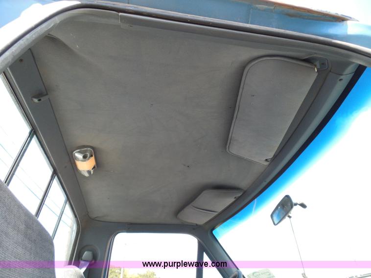 image for item I3478 1990 Ford F150 XLT Lariat pickup truck