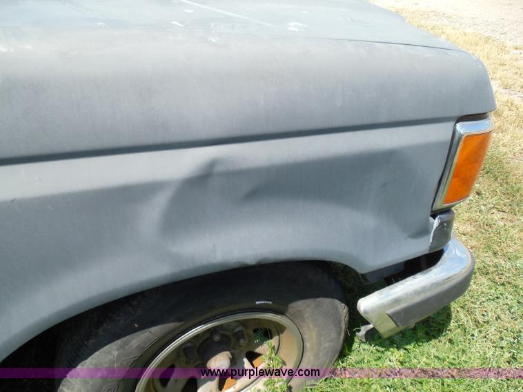 image for item I3478 1990 Ford F150 XLT Lariat pickup truck