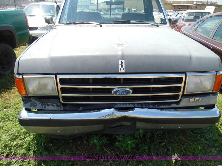 image for item I3478 1990 Ford F150 XLT Lariat pickup truck