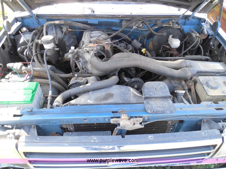 image for item I3478 1990 Ford F150 XLT Lariat pickup truck