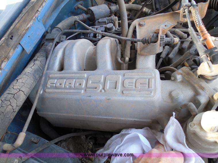 image for item I3478 1990 Ford F150 XLT Lariat pickup truck