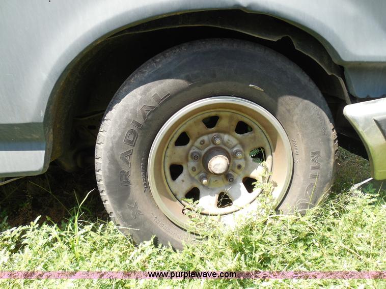 image for item I3478 1990 Ford F150 XLT Lariat pickup truck