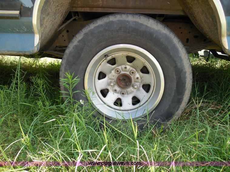 image for item I3478 1990 Ford F150 XLT Lariat pickup truck