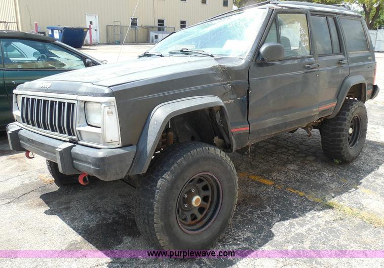 image for item I3479 1995 Jeep Cherokee SUV