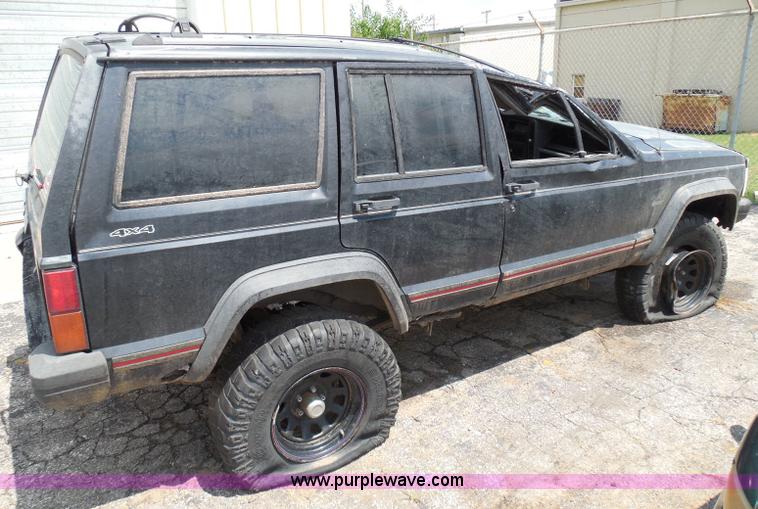 image for item I3479 1995 Jeep Cherokee SUV