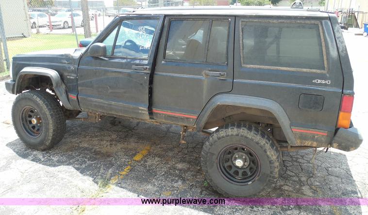 image for item I3479 1995 Jeep Cherokee SUV