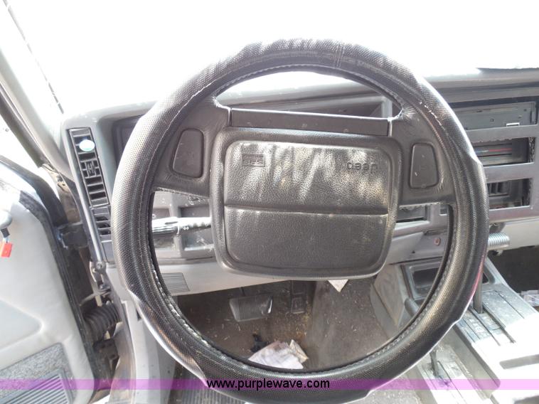 image for item I3479 1995 Jeep Cherokee SUV