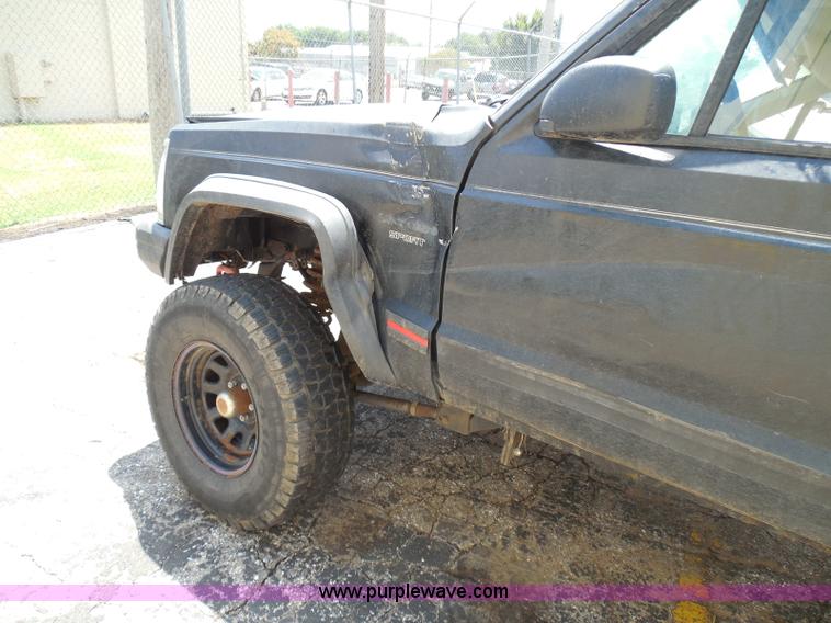 image for item I3479 1995 Jeep Cherokee SUV