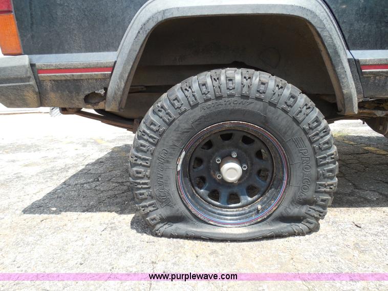 image for item I3479 1995 Jeep Cherokee SUV