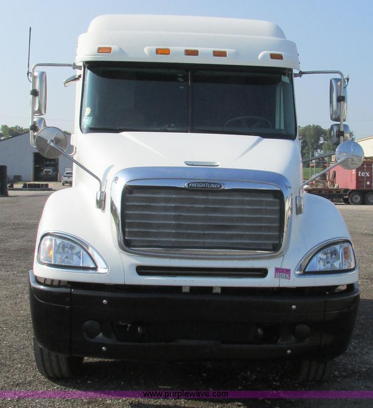 image for item AW9898 2005 Freightliner Columbia Heritage Edition semi truck