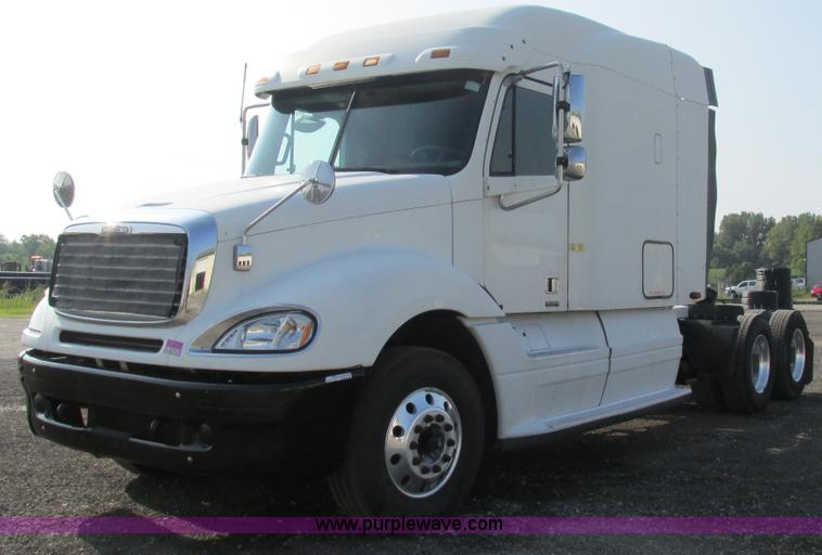 image for item AW9898 2005 Freightliner Columbia Heritage Edition semi truck