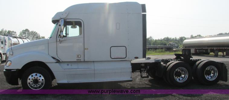 image for item AW9898 2005 Freightliner Columbia Heritage Edition semi truck