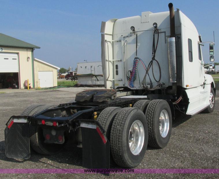 image for item AW9898 2005 Freightliner Columbia Heritage Edition semi truck