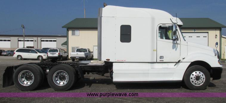 image for item AW9898 2005 Freightliner Columbia Heritage Edition semi truck