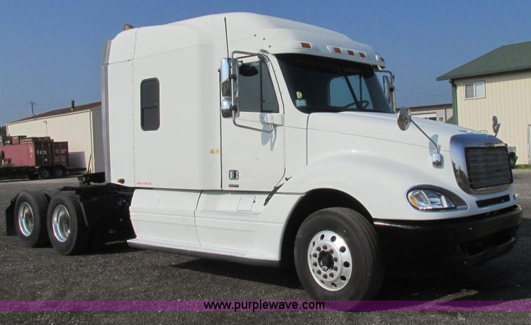 image for item AW9898 2005 Freightliner Columbia Heritage Edition semi truck