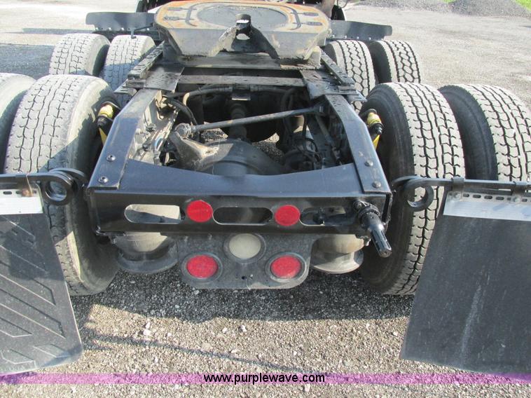 image for item AW9898 2005 Freightliner Columbia Heritage Edition semi truck