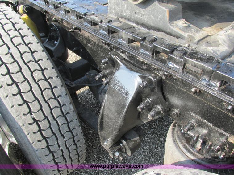 image for item AW9898 2005 Freightliner Columbia Heritage Edition semi truck