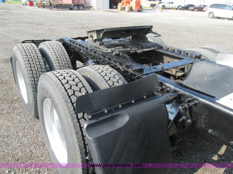 image for item AW9898 2005 Freightliner Columbia Heritage Edition semi truck