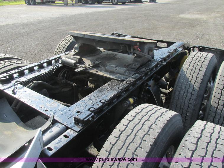 image for item AW9898 2005 Freightliner Columbia Heritage Edition semi truck