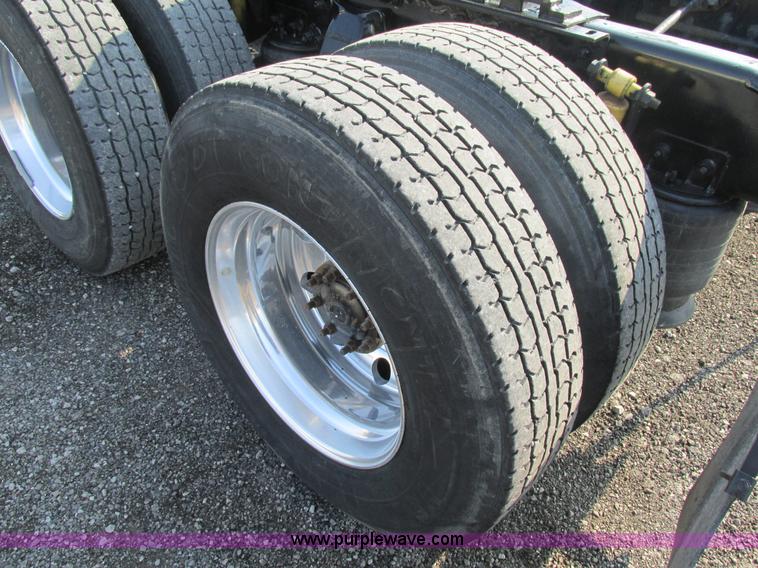 image for item AW9898 2005 Freightliner Columbia Heritage Edition semi truck