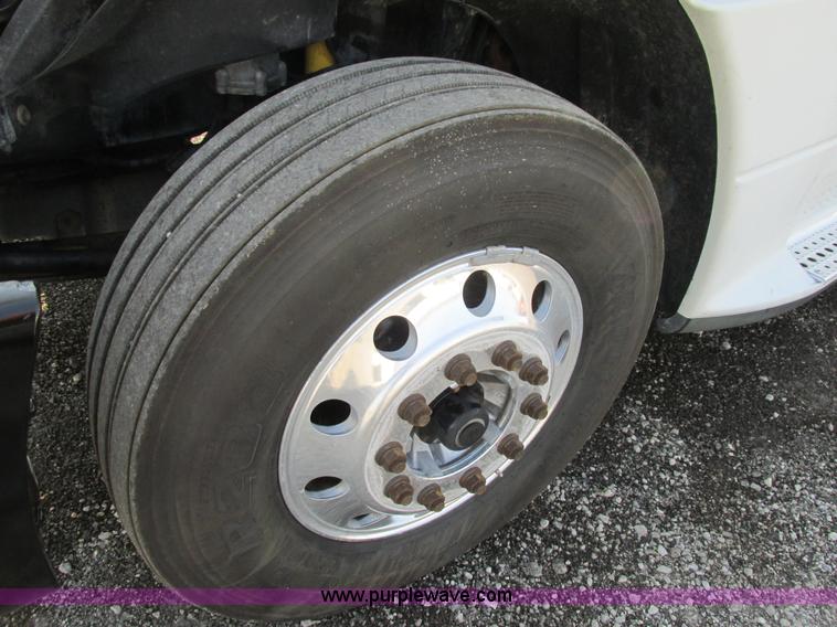 image for item AW9898 2005 Freightliner Columbia Heritage Edition semi truck