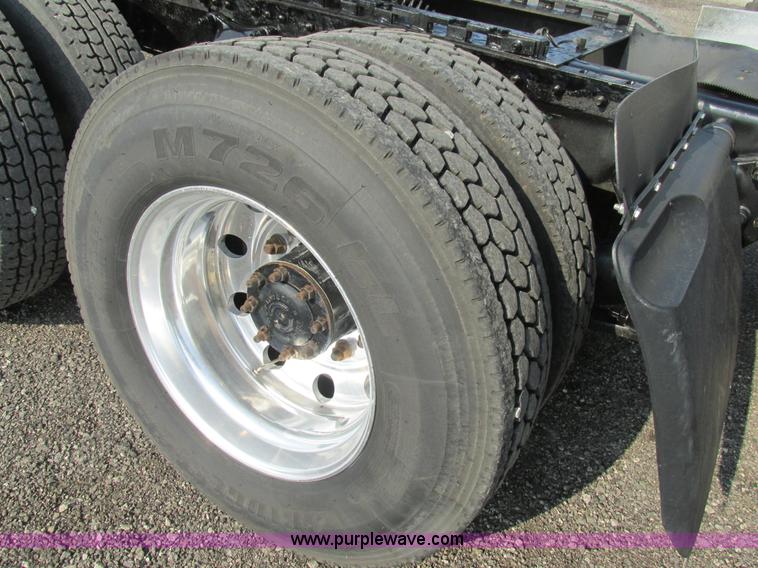 image for item AW9898 2005 Freightliner Columbia Heritage Edition semi truck