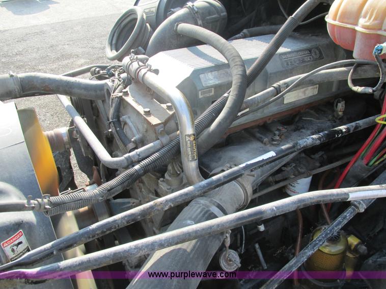 image for item AW9898 2005 Freightliner Columbia Heritage Edition semi truck