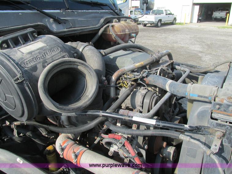 image for item AW9898 2005 Freightliner Columbia Heritage Edition semi truck