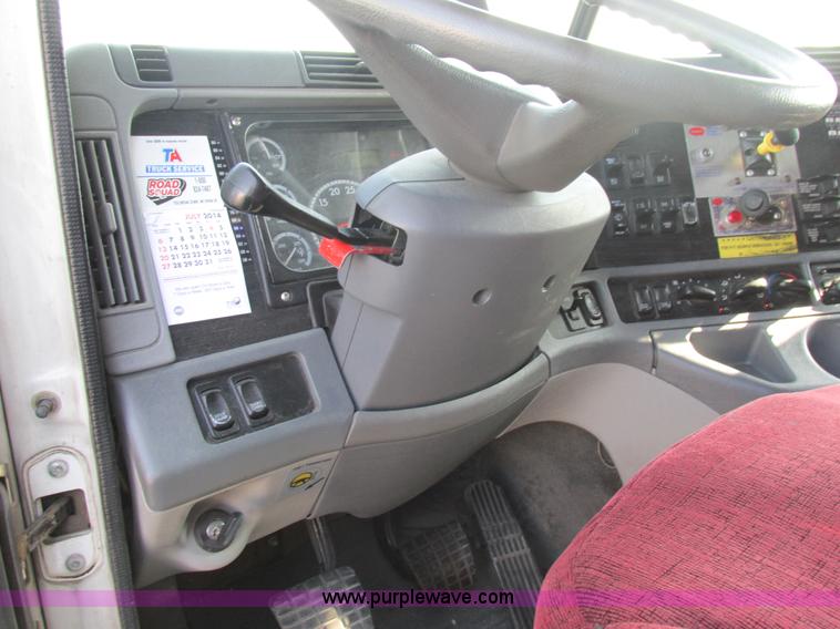 image for item AW9898 2005 Freightliner Columbia Heritage Edition semi truck